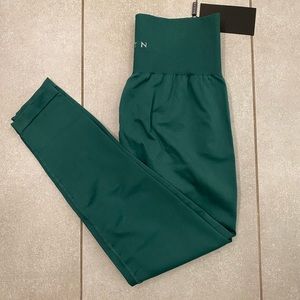 NWT Nvgtn Emerald solid seamless leggings